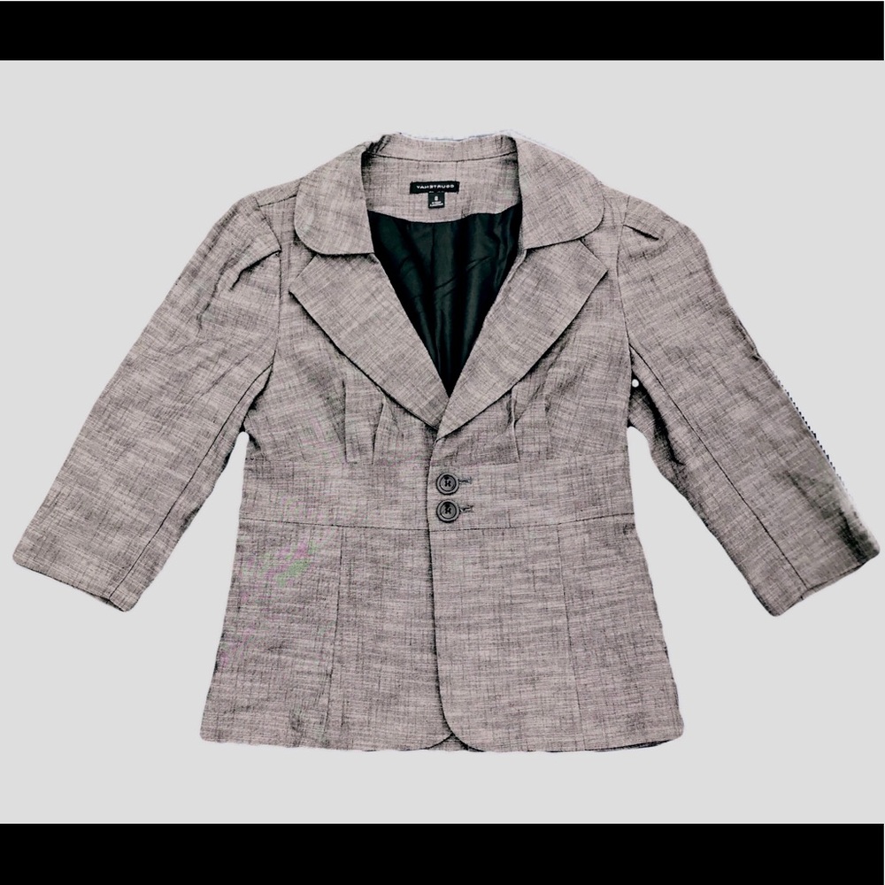Cute blazer with 3/4 length sleeves